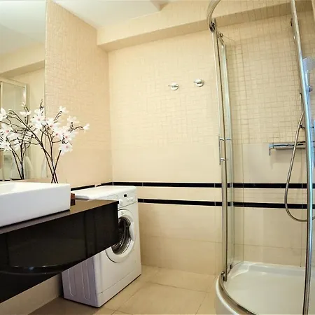 Kosciuszki, Sun & Snow *